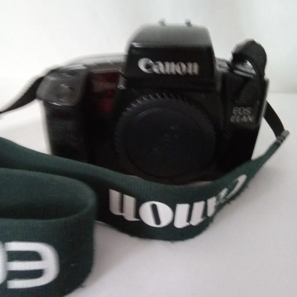 Canon EOS Elan 35mm SLR Film Camera Body with Strap and Cap Black Vintage